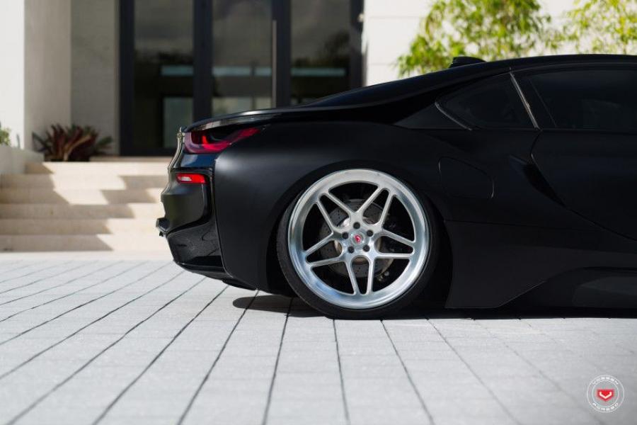  BMW i8 on Vossen Wheels (LC-104) 2016 года  (фото 21 из 39)